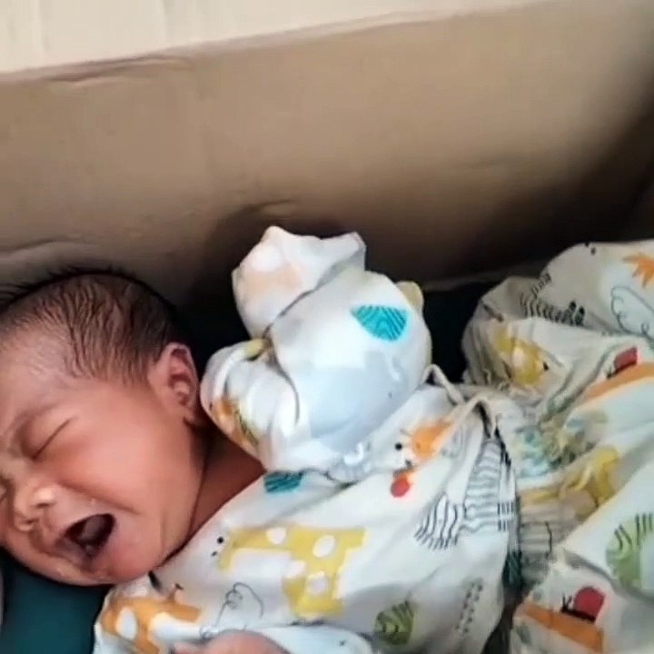 Penemuan Bayi Laki-Laki Depan Toko di Trikora: Dititipi Uang Sama Botol Susu, Sempat Dikira Kucing
