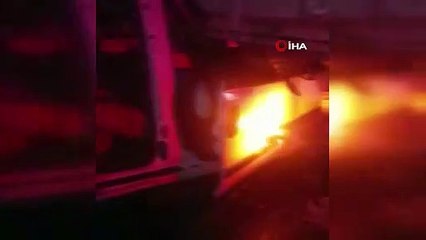 Otomobil TIR'a arkadan çarptı: Ölü ve yaralılar var