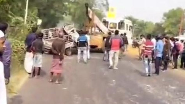 পশ্চিম মেদিনীপুর: সকালে ভয়াবহ দুর্ঘটনা, নিয়ন্ত্রণ হারিয়ে উল্টে গেল যাত্রী বোঝাই বাস