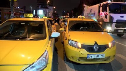 İSTANBUL-TAKSİCİLER HAKSIZLIĞA UĞRADIKLARINI İDDİA EDEREK EYLEM YAPTI