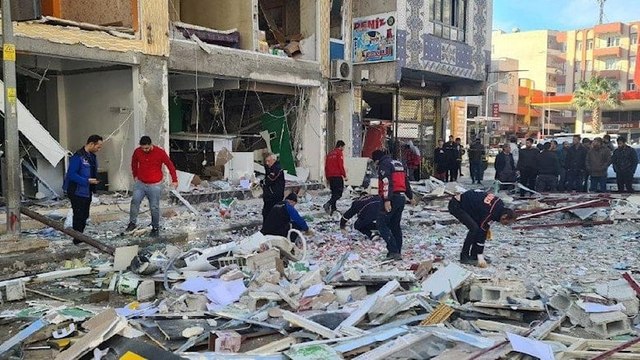 Akçakale'de iş yerinde meydana gelen patlamada 4 kişi yaralandı