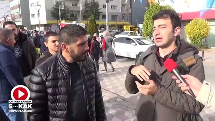 Sokak röportajında engelli vatandaşa yapmadığını bırakmadılar