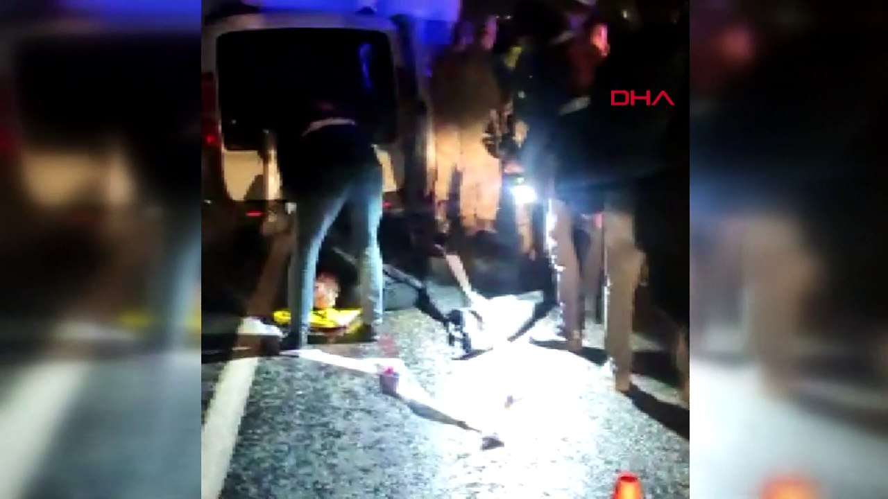 TIR'a otomobil çarptı: Ölü ve yaralılar var