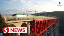 Lao student says China-Laos Railway connects his two hometowns