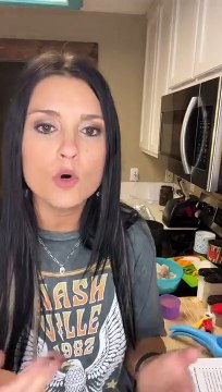 Let’s make some sheet pan shrimp fajitas Pound dropper recipe https thepounddropper.com zero-point-sheet-pan-shrimp-fajitas By Working on Me by Holly Facebook