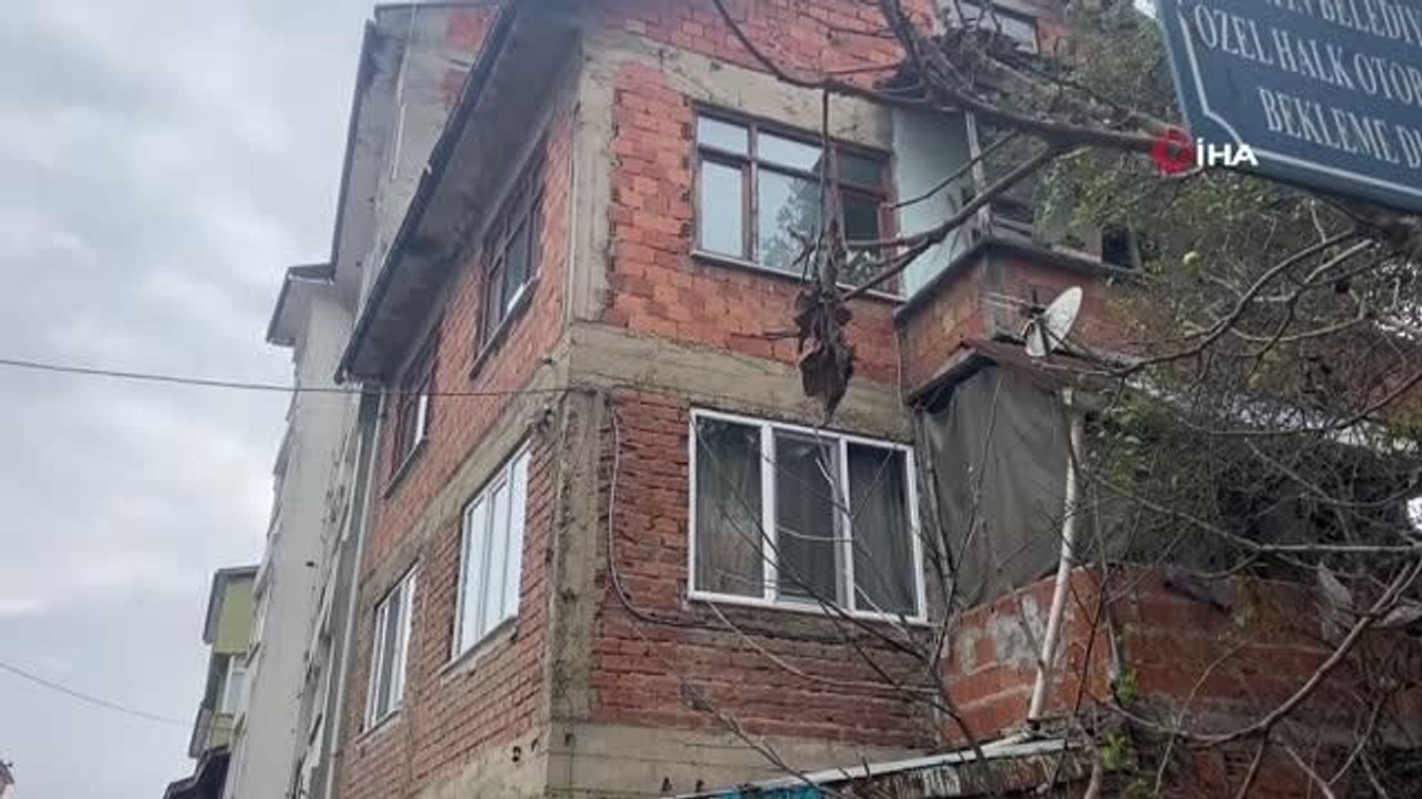 Tartıştığı eşini 5 yaşındaki çocuğunun gözü önünde bıçaklayarak öldürdü