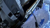 Astronautas de la NASA realizan un paseo espacial para instalar un panel solar en la Estación Espacial Internacional