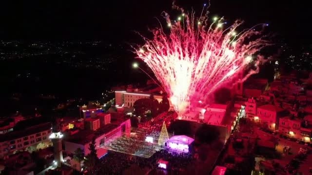 La ciudad de Belén ilumina su árbol de Navidad