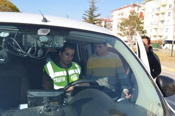 POLİSE YAKALANAN 12 YAŞINDAKİ SÜRÜCÜ: AĞABEY KAÇ PARA CEZA YEDİM