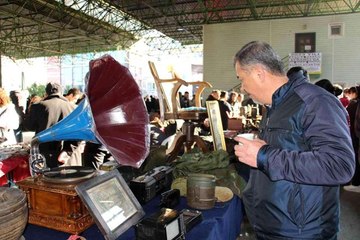 Başkentte antika meraklılarından yılın son antika pazarına yoğun ilgi