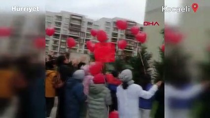 Kocaeli'de öğrencilerden, yoğun bakımdan çıkan öğretmenlerine balonlu sürpriz