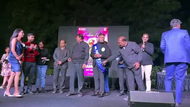 फ्रेशर्स पार्टी 'आरंभ 6.0' में स्टूडेंट्स ने दिखाया टैलेंट,डीजे की लाइव परफॉर्मेंस पर झूमे स्टूडेंट्स