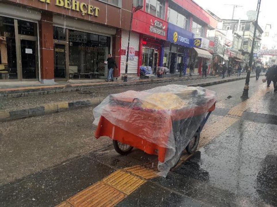 VAN'DA DOLU YAĞDI