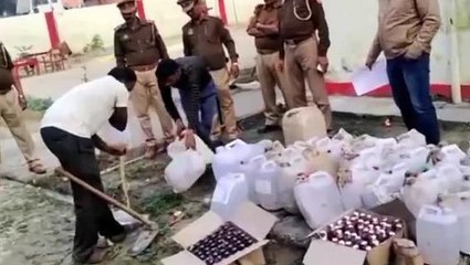बाराबंकी: न्यायालय के आदेश पर कोतवाली परिसर में नष्ट की गई हजारों लीटर जहरीली शराब