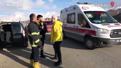 Hakkari'de taziyeye gidenleri taşıyan minibüsle kamyon çarpıştı: 10 yaralı