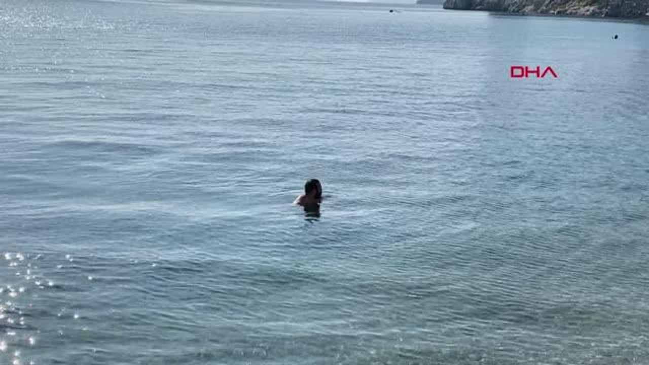 Bodrum'da turistler denize girdi