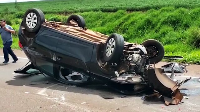 Capotamento é registrado na rodovia BR-467, em Cascavel