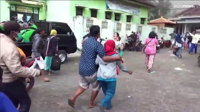 На острове Ява активизировался вулкан Семеру