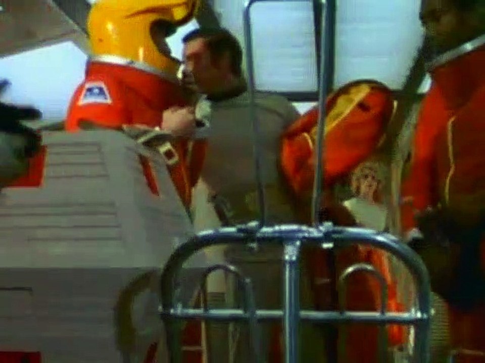 Space 1999 S01E14 Earthbound