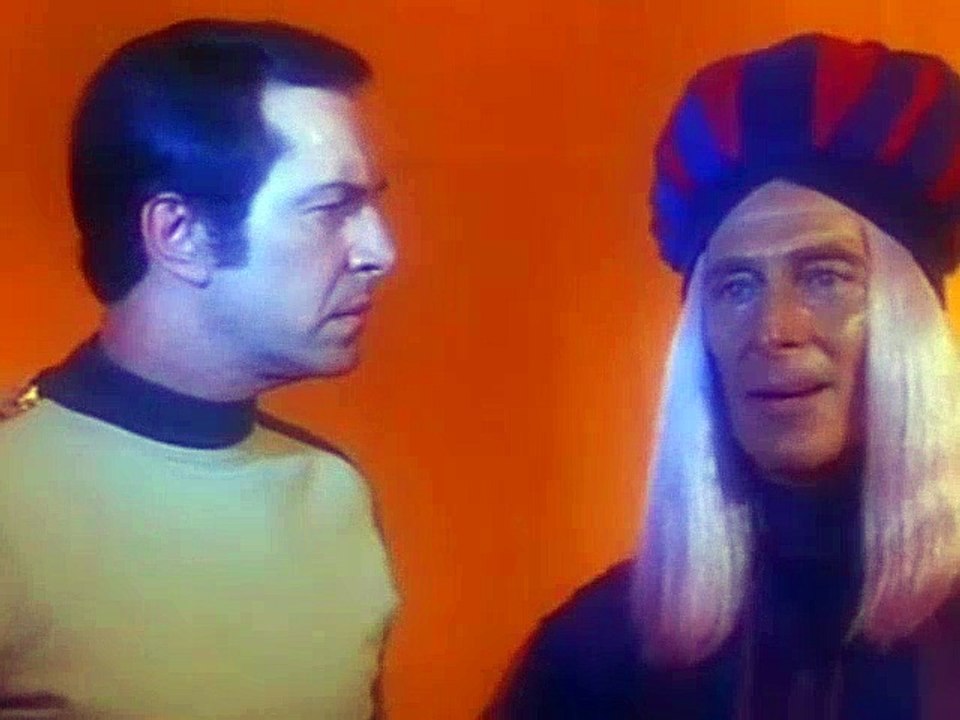 Space 1999 S01E19 Ring Around the Moon