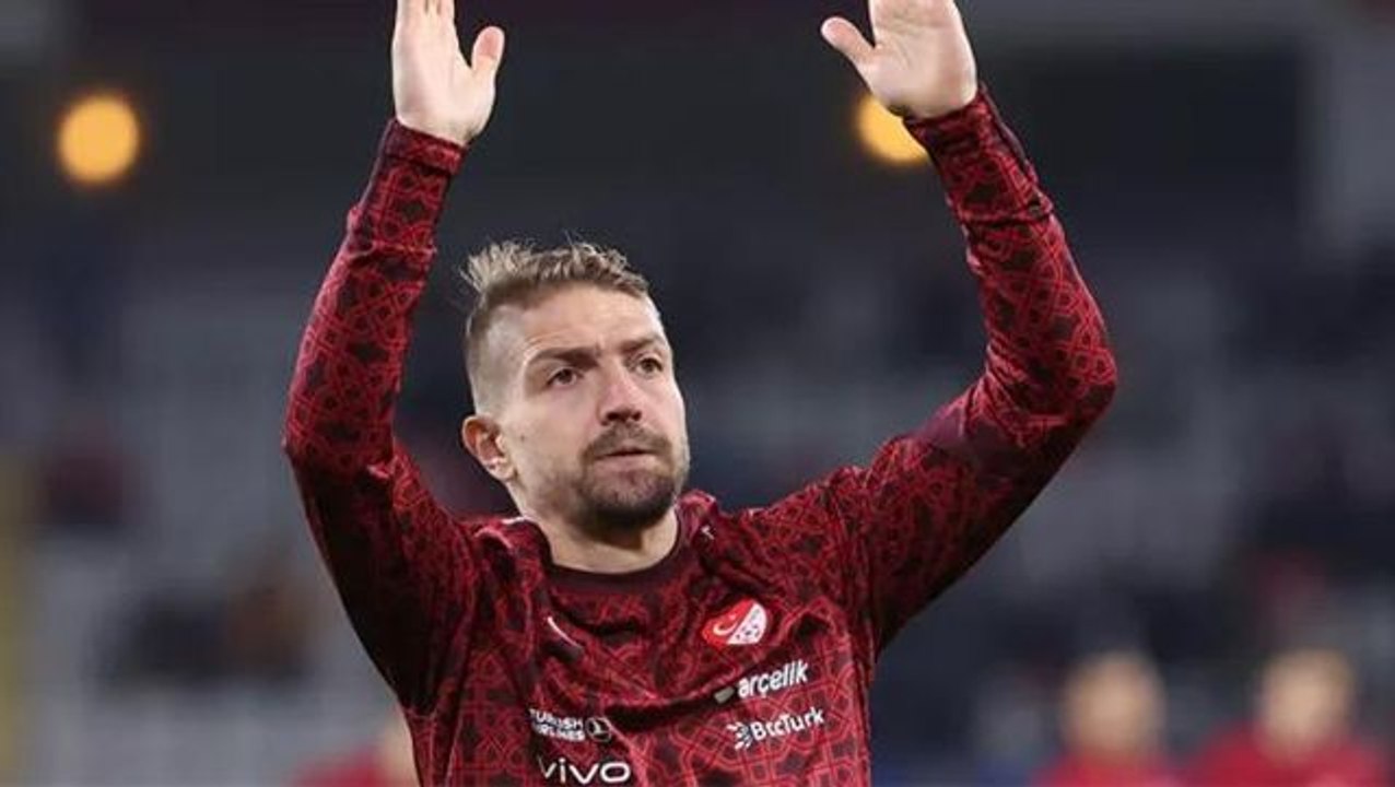 Süper Lig'de beklenmedik gelişme! Kulüpsüz kalan Caner Erkin, dev takımın gündemine girdi