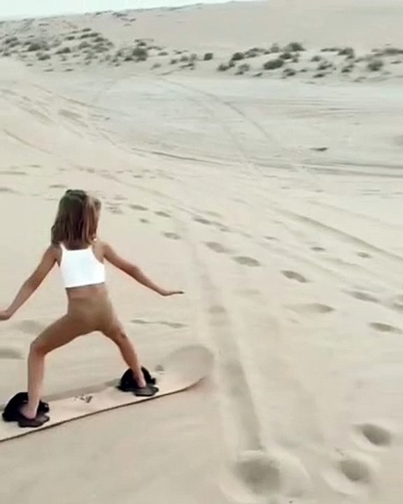 Erika Choperena : sa fille Mia a bien grandi et maîtrise le surf sur sable