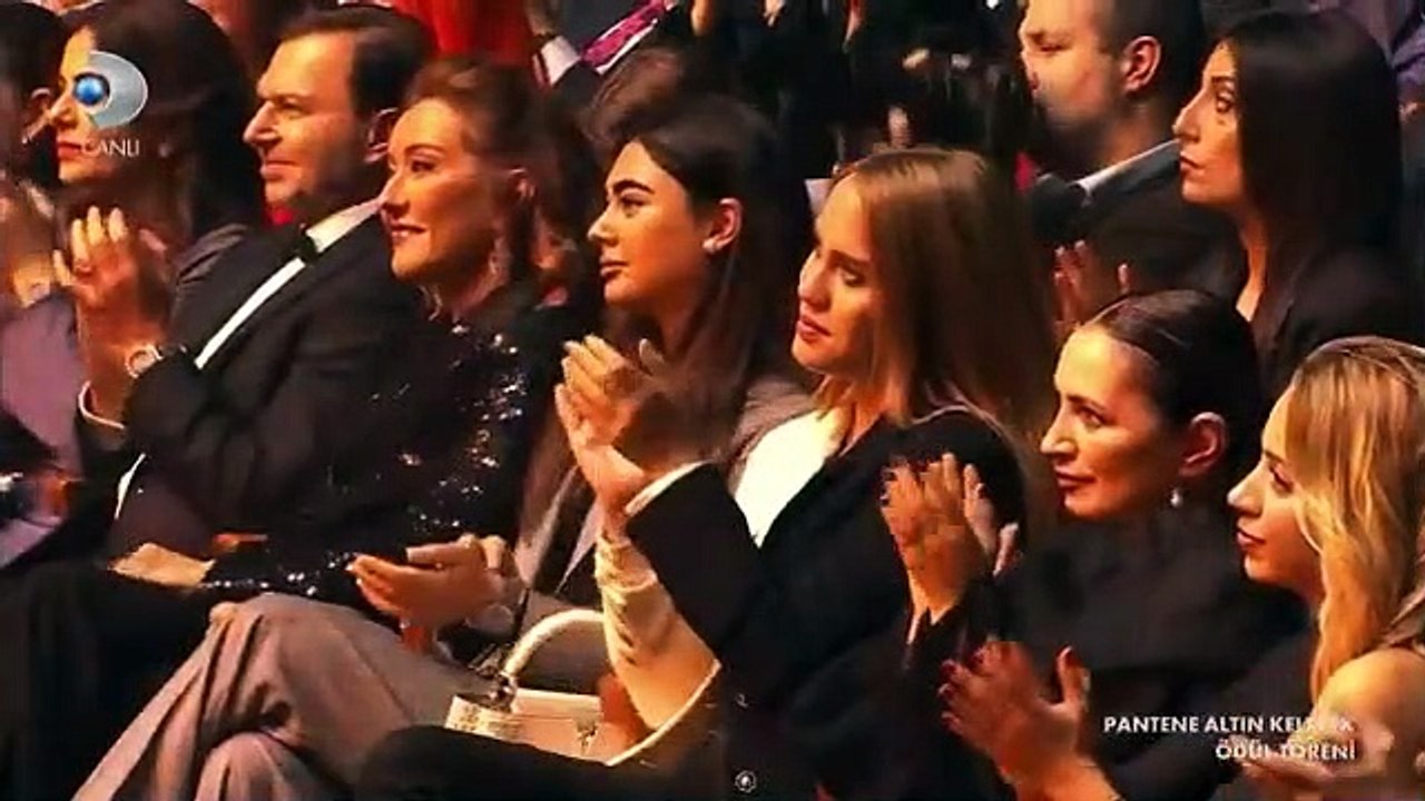 Ezgi Mola'dan Türkiye gündemine damga vuran konuşma
