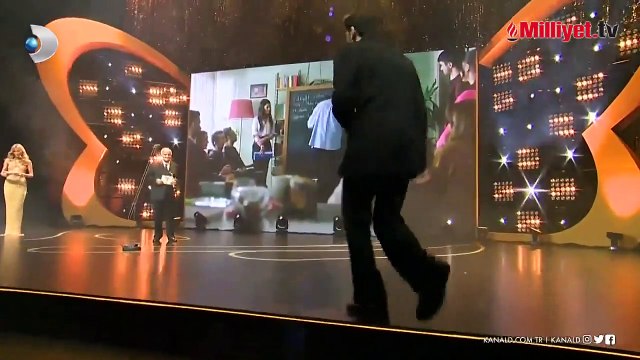 En İyi Erkek Oyuncu Kaan Urgancıoğlu - Pantene Altın Kelebek Ödülleri 2022