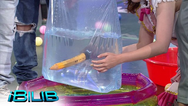 iBilib: Giant ziplock with water vs. giant pencil! (Prove it to Believe it)