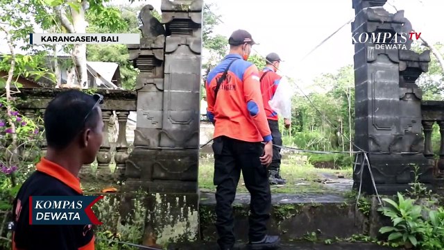 Hujan Deras, Tembok Pura Padmasana Ambruk