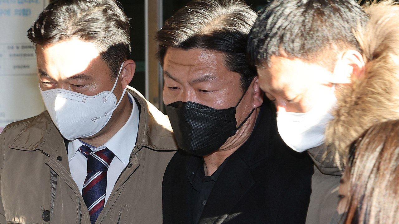 이임재 전 용산서장 영장 심사 종료...경찰 간부 4명 구속 갈림길 / YTN