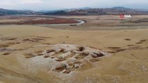 Baraj suları çekilince ortaya çıkan 1500 yıllık hamam ve kilise kalıntıları drone ile görüntülendi