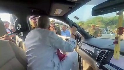 सांसद किरोडी लाल को रोका पुलिस ने, नाराज किरोडी बैठ गए धरने पर