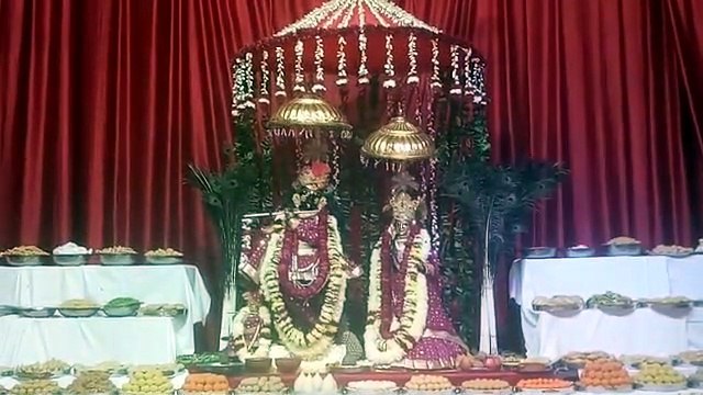 मंदिर श्री बृजनिधिजी में सजी 56 भोग की झांकी