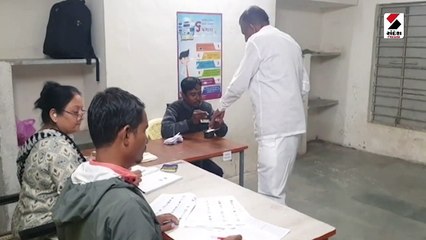 નસવાડીના સંખેડામાં કોંગ્રેસ ઉમેદવારે કર્યુ મતદાન