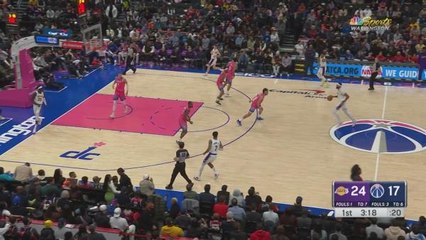 Davis dazzles with 55 as Lakers beat Wizards