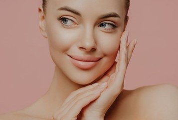 Teint terne et fatigué : cette crème offre un hâle naturel toute l’année