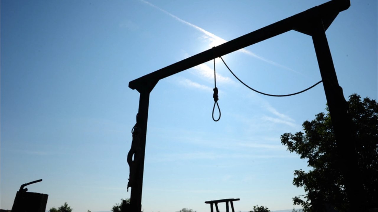 Luhansk: russen haben wohl partisanen öffentlich erhängt