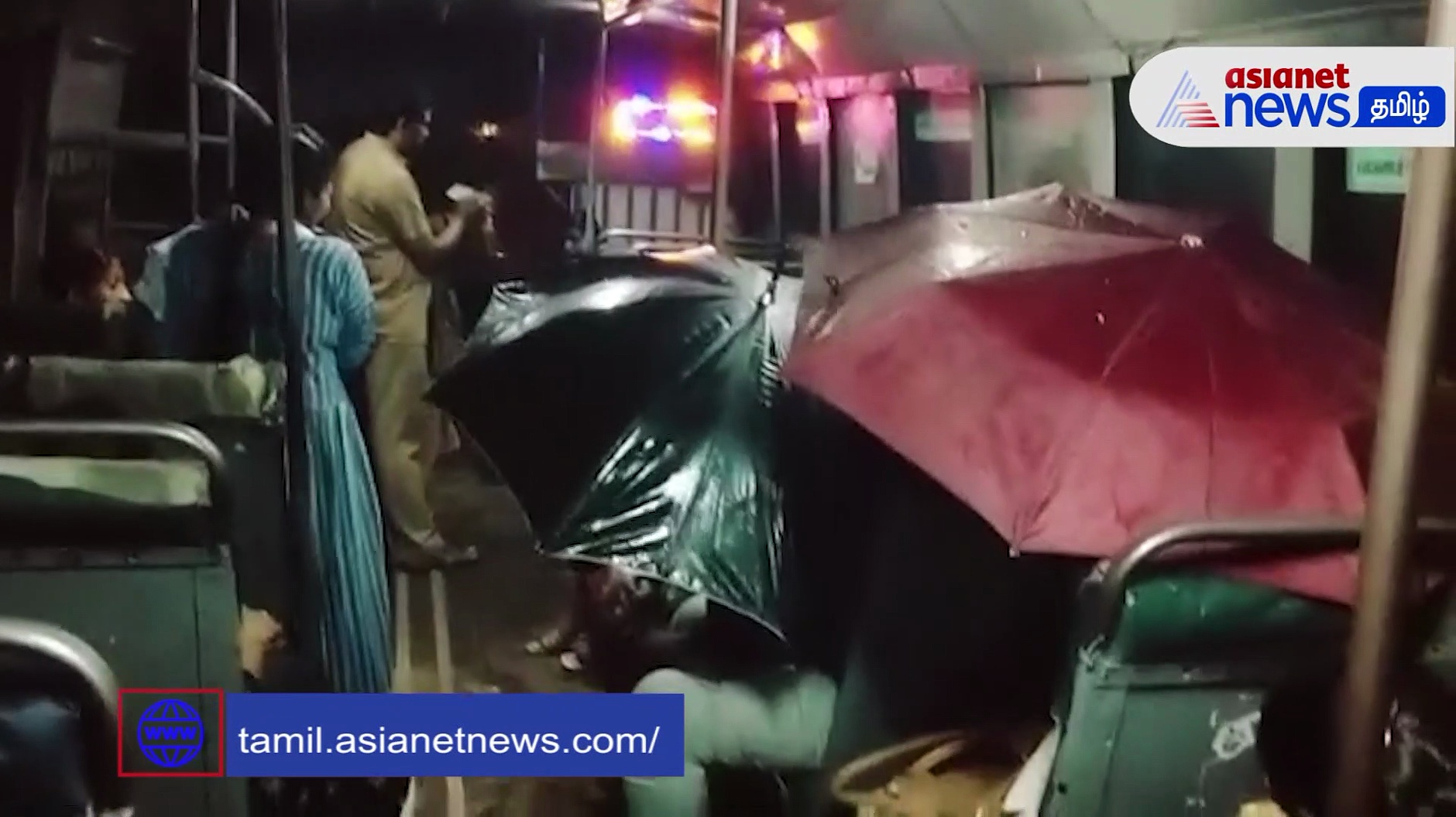 Watch : கொட்டும் மழை! பேருந்துக்குள் குடை பிடித்த பயணிகள்!