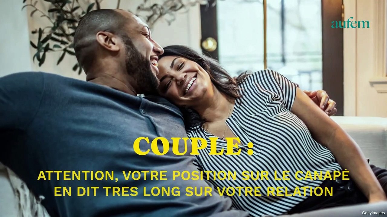 Couple : attention, votre position sur le canapé en dit très long sur votre relation