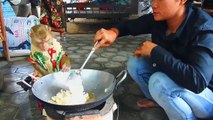 Great Job ! SokYaa Help Mother Cooking Egg Fried Rice & Eat Delicious