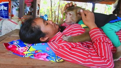 Sweet Video ! SokYaa Grooming Mom Very Well At Home