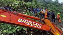 Al menos tres muertos y una veintena de atrapados por alud en carretera de Colombia