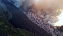 Stromboli in eruzione, i due flussi piroclastici che hanno generato il maremoto visti dal drone