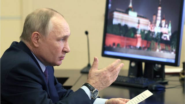 While Vladimir Putin considers negotiations, governmental staff are likely barred from leaving the country (1)