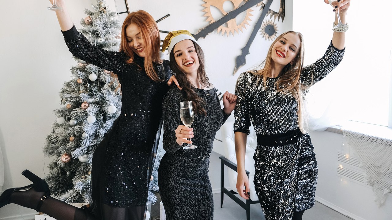 Weihnachtsfeier-Dresscode: Die wichtigsten Styling-Regeln