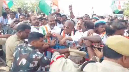 సిరిసిల్ల: కలెక్టరేట్ ఎదుట ఉద్రిక్తత