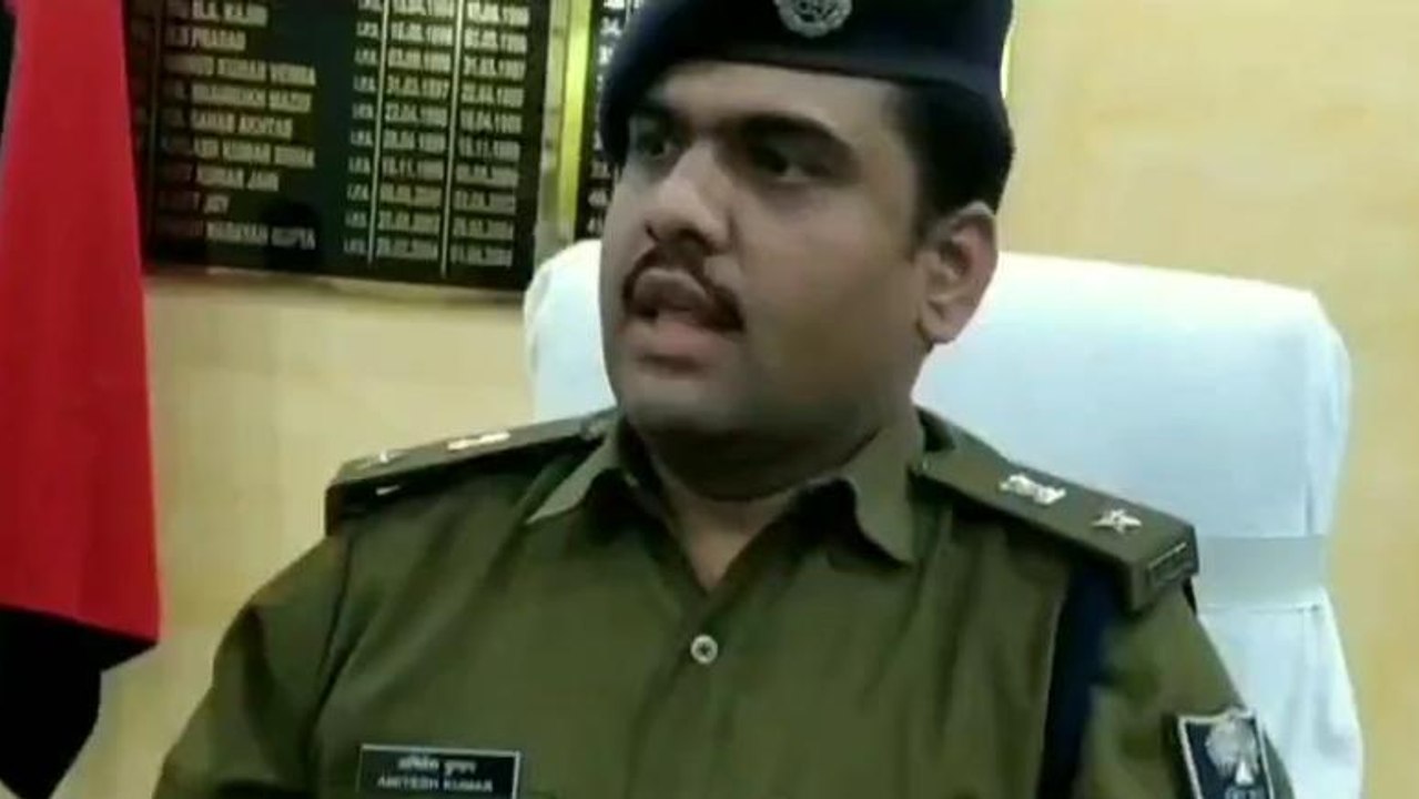 ब्रेकिंग न्यूज़: एक दारोगा समेत तीन पुलिसकर्मी निलंबित, एसपी ने की कार्रवाई
