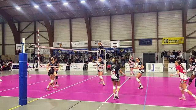 Images maritima: de beaux échanges et la balle de match d'Istres Volley Romans