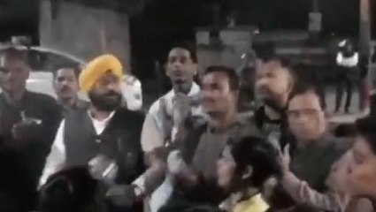 मंदसौर: प्रदेश के कैबिनेट मंत्री का अनूठा अंदाज, भजन मंडली में मजीरे बजाते हुए आये नजर..